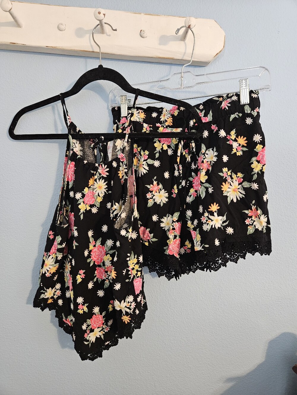 Fun Summer Set Black Floral Lace-Trim Tank & Shorts